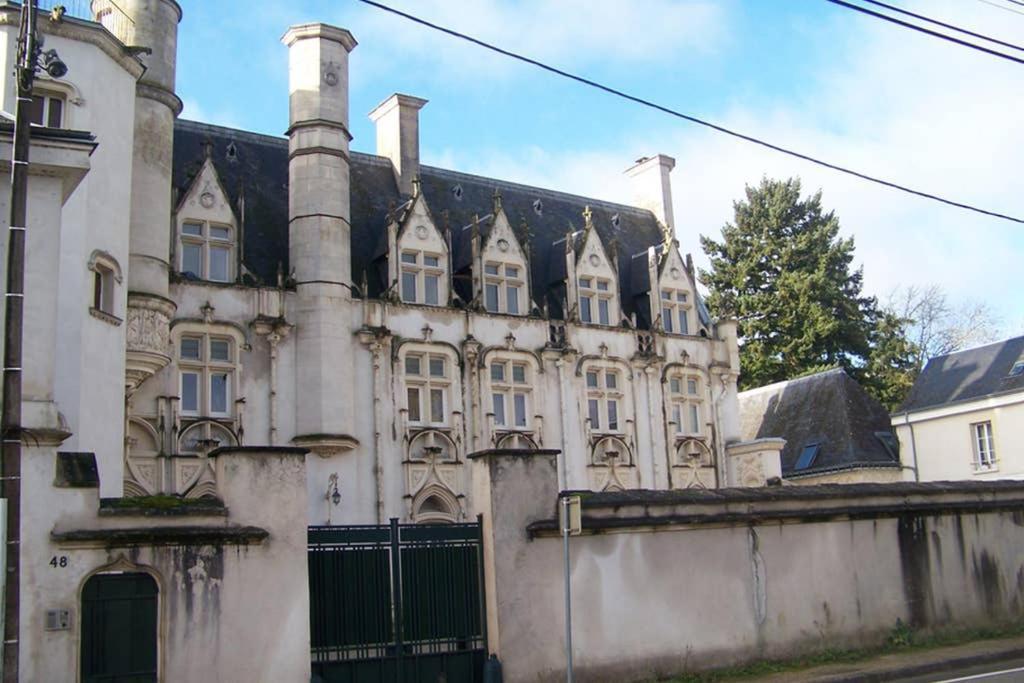 Charmant Studio Au Calme Tout Confort Dans Chateau Neo Gothique Proche Zenith Comet Orleans Parking Voiture Gratuit Wifi Haut Debit Rue Des Montees 외부 사진