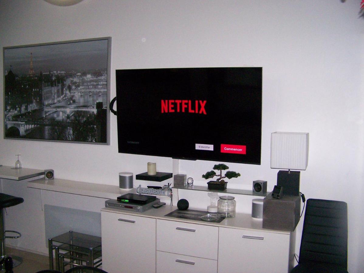 Charmant Studio Au Calme Tout Confort Dans Chateau Neo Gothique Proche Zenith Comet Orleans Parking Voiture Gratuit Wifi Haut Debit Rue Des Montees 외부 사진